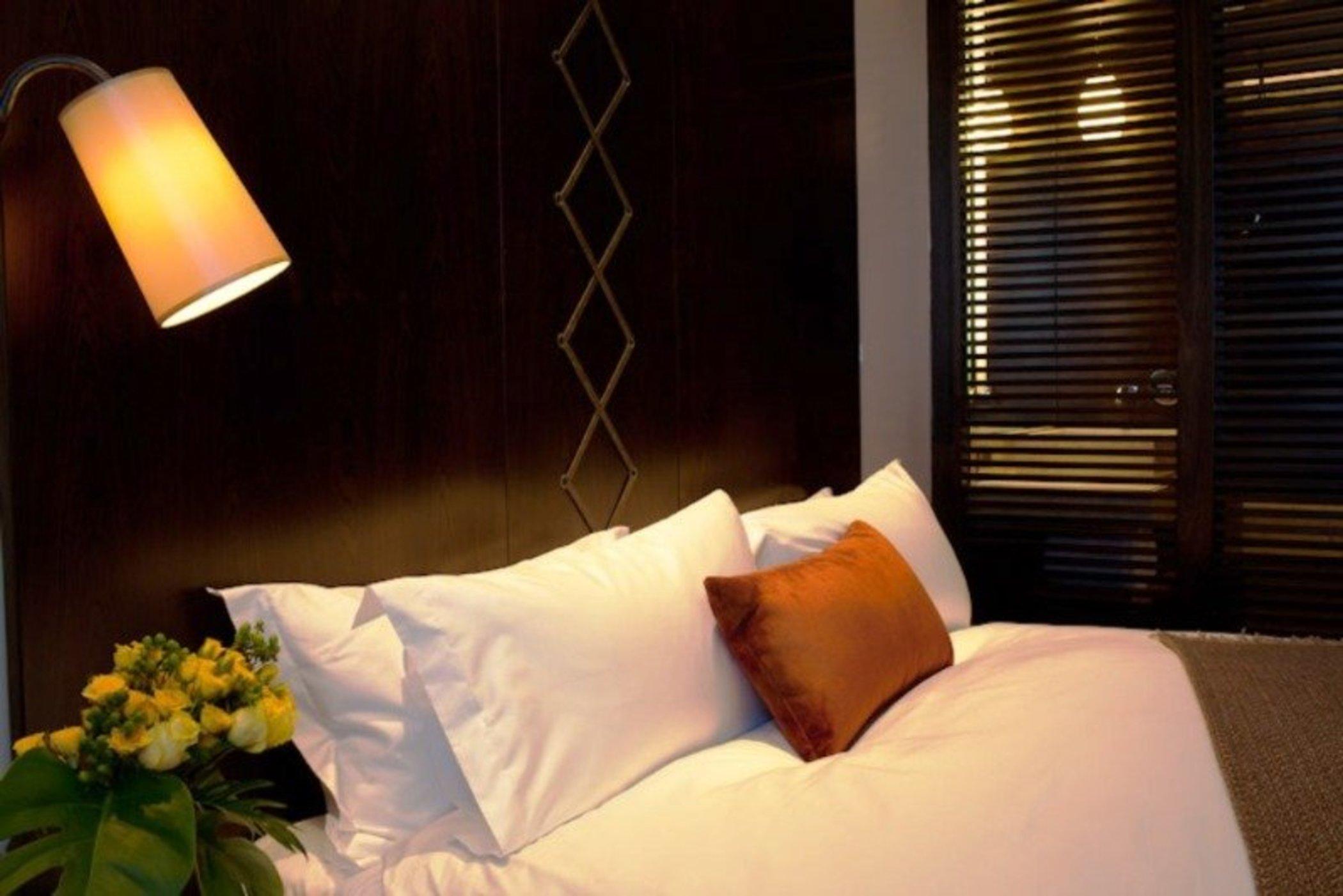 Sofitel Montevideo Casino Carrasco & Spa Dış mekan fotoğraf A bed with pillows
