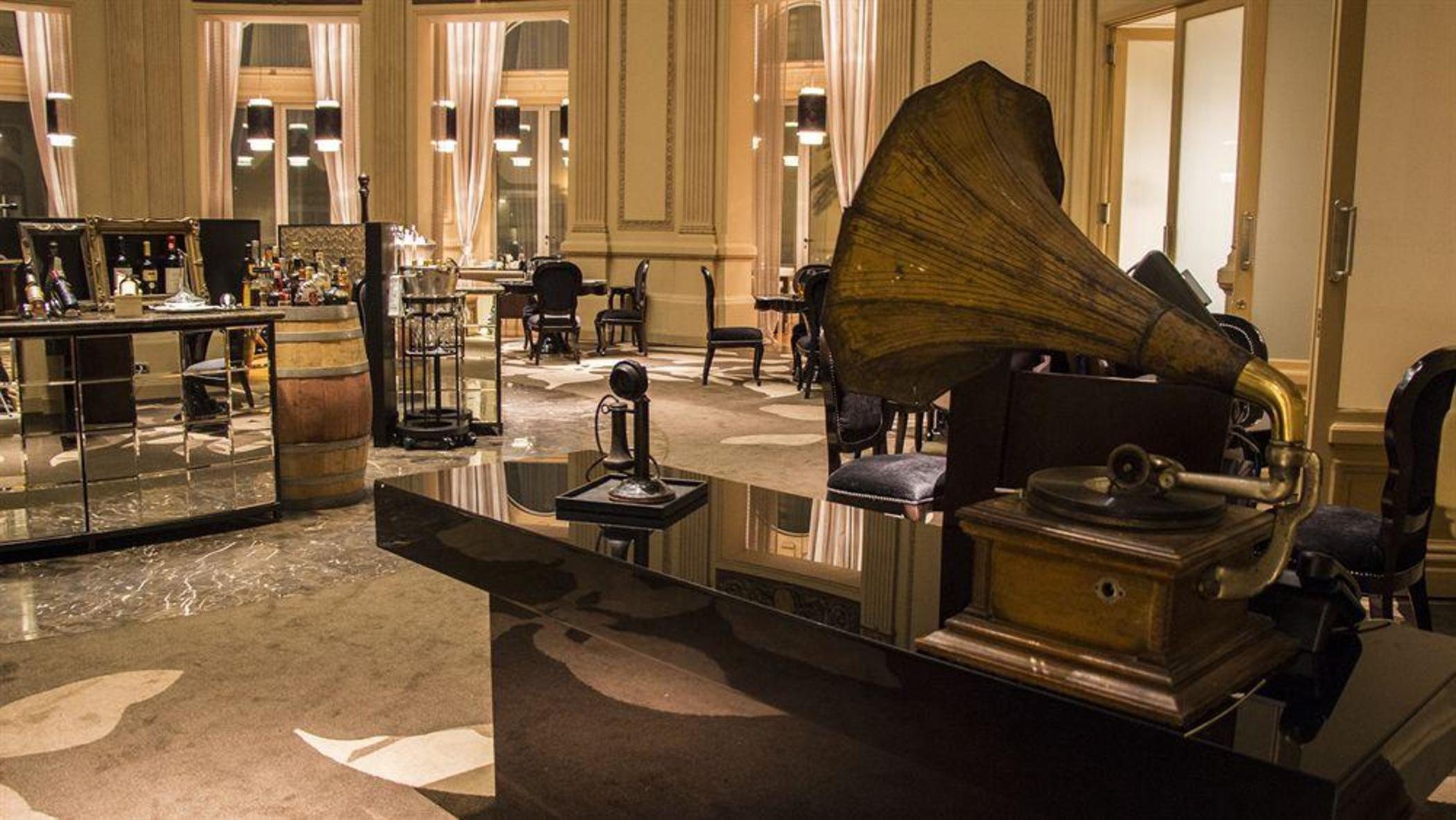 Sofitel Montevideo Casino Carrasco & Spa Dış mekan fotoğraf The piano in the lobby of the Mandarin Oriental, Paris