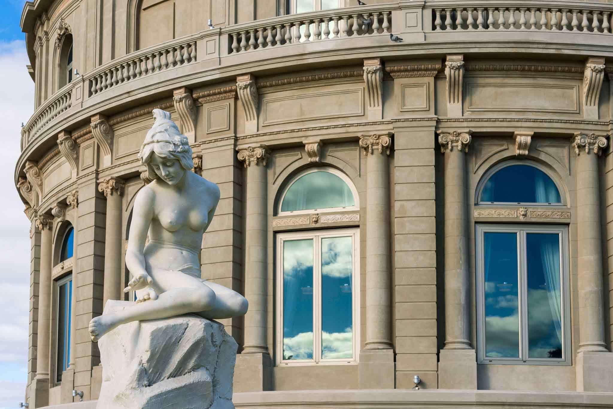 Sofitel Montevideo Casino Carrasco & Spa Dış mekan fotoğraf The sculpture in 2011