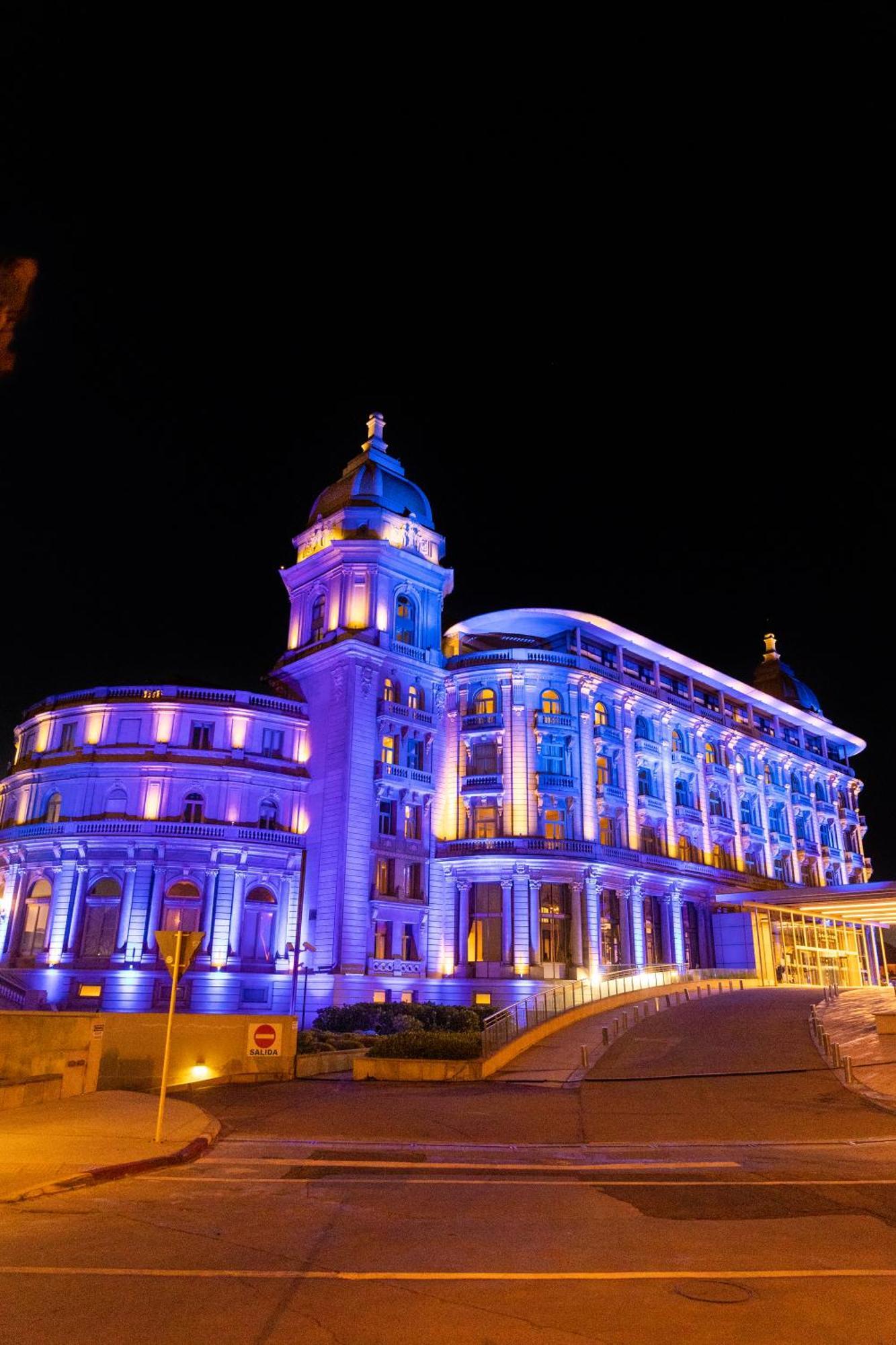 Sofitel Montevideo Casino Carrasco & Spa Dış mekan fotoğraf The hotel at night